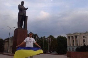 Сімферопольський "суд" постановив оштрафувати кримського татарина за фото з українським прапором