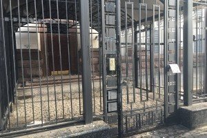 Російське посольство у Києві закидали яйцями