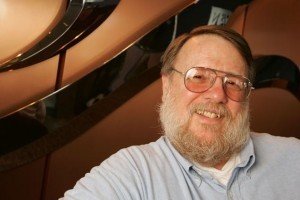 У США помер легендарний програміст Реймонд Томлінсон