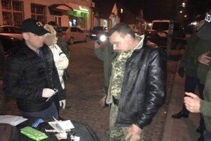 На Закарпатті затримали прикордонників, які сприяли контрабанді бурштину