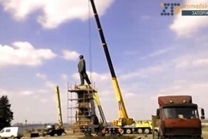 У Запоріжжі зносять пам’ятник Леніну 