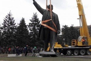 Запорізького Леніна 29 годин знімали з постаменту