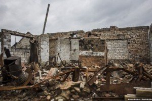 Терористи знищили житловий будинок у Станиці Луганській – ОДА