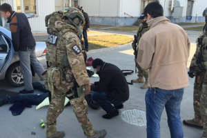 У Броварах 50 озброєних чоловіків захопили склад з держмайном на суму понад півмільярда гривень