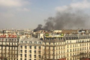 Потужний вибух у центрі Парижа &ndash; є постраждалі