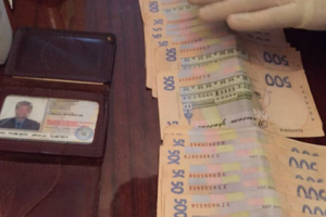 Спецслужба впіймала на хабарі офіцера Національної поліції 