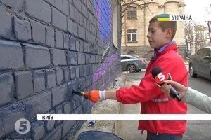 У Києві з’явився мурал, намальований хлопчиком з ДЦП
