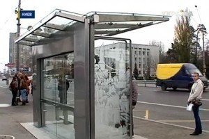 Чому в Києві демонтують зупинки громадського транспорту