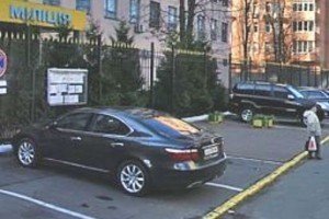У Києві з райуправління поліції невідомі викрали арештовані автівки