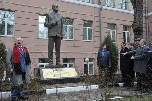 Жириновський поставив собі пам’ятник у Москві під гімн "Боже, царя храни!"