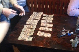 На Чернігівщині спіймали на хабарі керівника митного поста