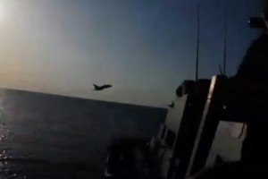 Міноборони США оприлюднило фото маневрів російського бомбардувальника