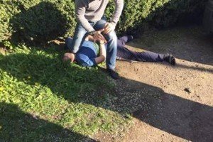 Гроші або звільнення: на Буковині на хабарі схопили підполковника поліції