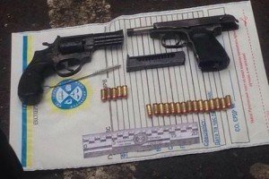 Силовики викрили угрупування торговців зброєю, які пересилали боєприпаси поштою