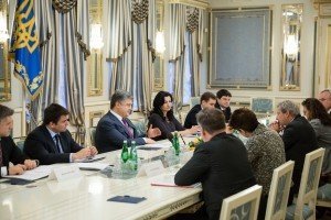 Порошенко: в Україні подолано політичну кризу, є всі передумови для прискорення реформ