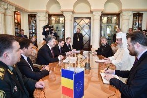 Порошенко: Українці зможуть відвідувати богослужіння в Румунії українською мовою