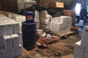 Столичні фіскали виявили автоматизований цех з виробництва контрафактної "горілки"