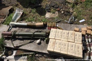 Прикордонники на Донеччині виявили у приватному будинку схованку з боєприпасами