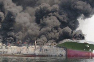 У Каспійському морі горить російський танкер, загинув механік