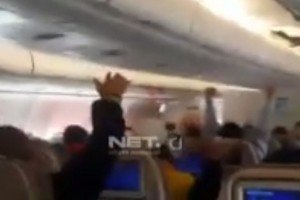 У мережі з'явилося відео із салону літака, який потрапив у зону сильної турбулентності