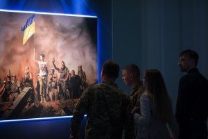 Фотохудожник відтворив світові шедеври живопису з воїнами АТО