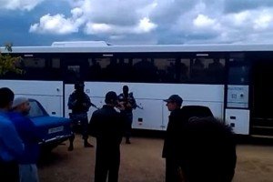 З'явилось відео спроби масового арешту кримських татар російськими окупантами