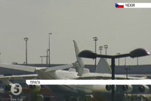 На борт "Мрії" завершують вантажити 130-тонний електрогенератор