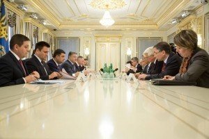 Порошенко послам G7: Санкції – ефективний "мотивуючий фактор" для Кремля