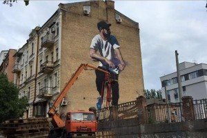 У Києві біля велотреку з'явився перший мурал-автопортрет