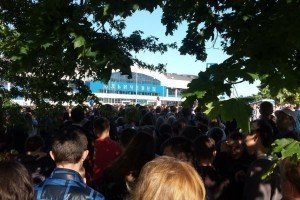 "Океан Ельзи" в Маріуполі: аби потрапити на концерт, люди ще зранку стоять у черзі