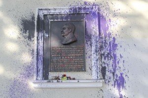 У Криму невідомі облили Сталіна фарбою