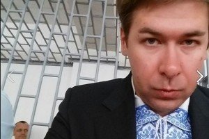 День вишиванки: Новіков у суді захищає Карпюка і Клиха в українській сорочці