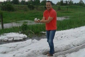 Погодна аномалія: у Кременчуці випав травневий сніг