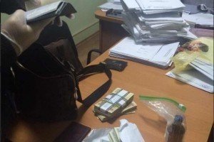 Детективи НАБУ обшукують прокуратуру Херсона – йдеться про хабар у 700 тис. грн