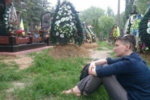 Савченко відвідала могили побратимів, які загинули в АТО