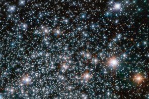 Телескоп Hubble виявив в сузір'ї Скорпіона скупчення "зірок-металістів"