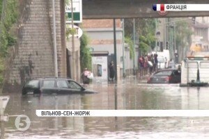 У Франції армія приєдналася до рятувальної операції в подоланні повеней