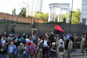 В Одесі активісти блокували консульство РФ