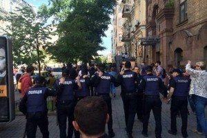 У Києві триває мітинг противників "Маршу рівності"