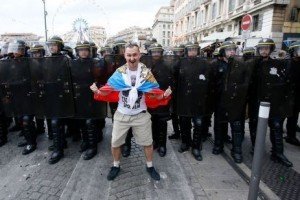 У готель до російських фанатів приїхала з перевіркою французька поліція