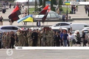 У столиці попрощалися із бійцями ДУК "Правий сектор", які загинули під "Бутівкою"