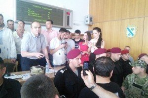 У Рівненській облраді сталася бійка – викликали спецназ