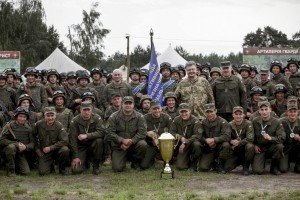 "Ви – найкращі представники народу": Порошенко вручив кубок команді Нацгвардії, яка перемогла у турнірі з рукопашного бою