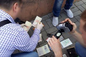 У Запоріжжі затримали поліцейського, що "кришував" крадіїв