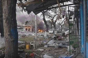 Унаслідок підриву двох замінованих авто у столиці Сомалі загинуло понад 20 осіб