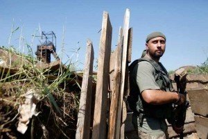 Терористи застосовують важке озброєння: від обстрілу загинув захисник шахти 