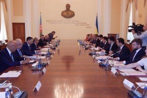 Зубко в Баку: Україна хоче купувати азербайджанську нафту та допоможе у її транзиті до ЄС