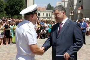 "Моряки мають бути забезпечені житлом, особливо ті, хто зберіг вірність присязі в Криму" – Порошенко