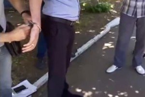 На Донеччині на хабарі схопили прокурора та старшого слідчого