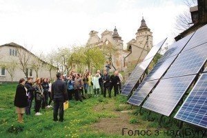 У селі на Львівщині встановили вуличне освітлення на сонячних батареях